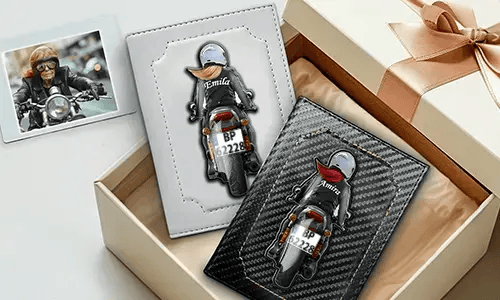 Cubierta del documento de registro del vehículo para motocicleta con el nombre de la abuela y el número de matrícula
