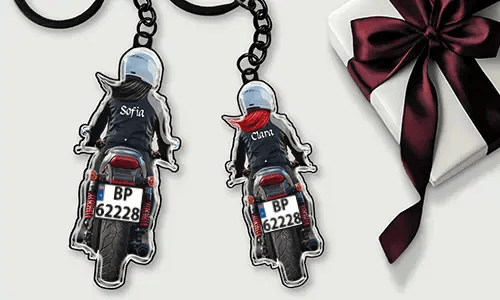 Personalizovaný motocyklový přívěsek na klíče se jménem a SPZ – dárek pro tvoji mámu