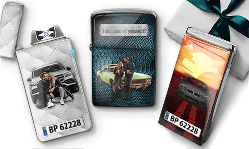 Personalisierte Zigarettenetuis mit individuellen Bildern und Kennzeichen. Sie zeigen Paare mit Autos, eine Geschenkbox und ein Schild mit der Aufschrift „Zusammen Glücklich“.