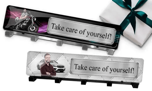 Porte-clés mural avec la photo de ton fils et sa plaque d’immatriculation