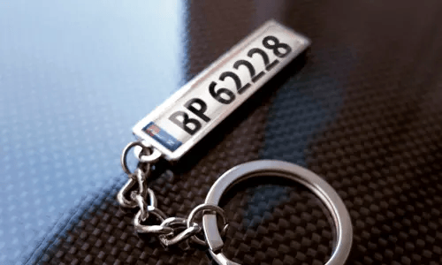 Metal keychain with flag design tag and chrome ring