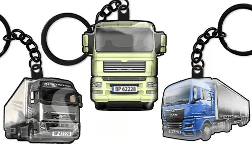 Porte-clés en forme de camion avec trois designs différents, incluant des modèles verts, gris et bleus