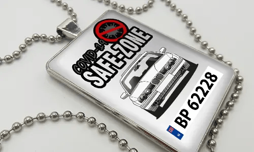 Auto-Safezone-Anhänger mit Weiß Hintergrund und Metallkette Auto-Safezone-Anhänger