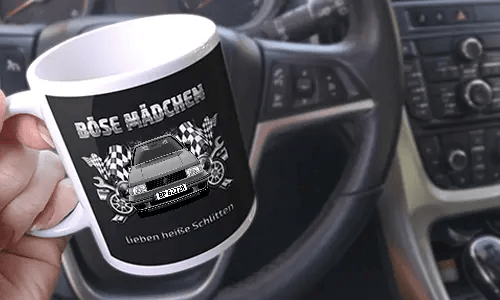 schrauber tasse in der Hand in dem Wagem hot rod tasse