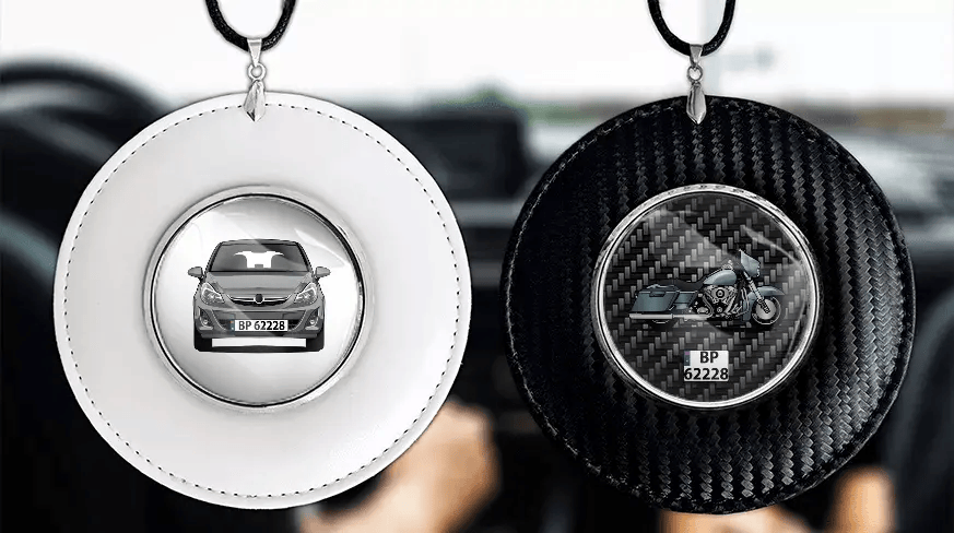 Car mirror chain with photo